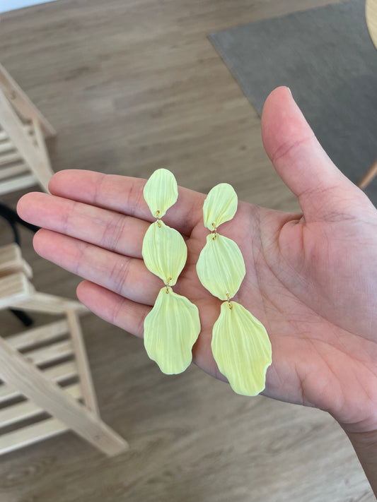 3 hojas amarillo palo