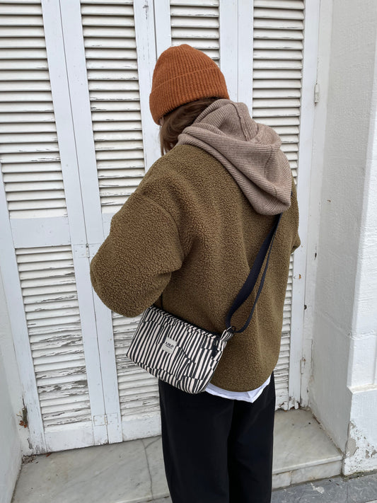 Bolso pocket líneas negro y beige impermeable