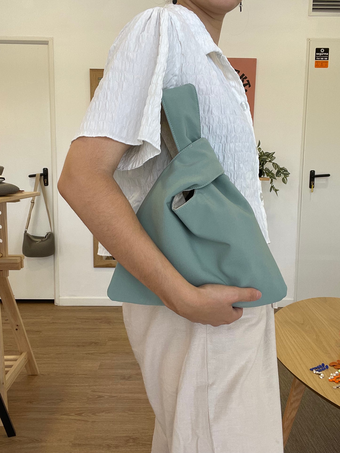 Bolso nudo impermeable verde menta