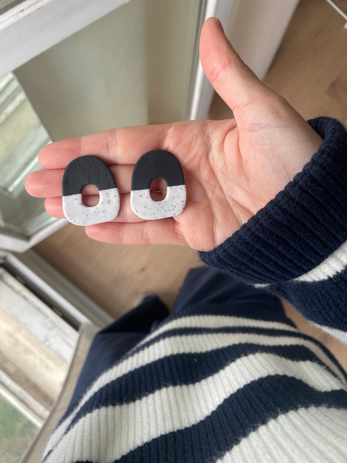 MAXI DONUTS NEGRO Y BLANCO VIRUTAS