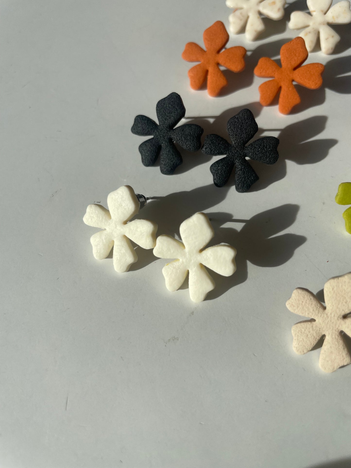 Mini lilium blanco hueso efecto cuero