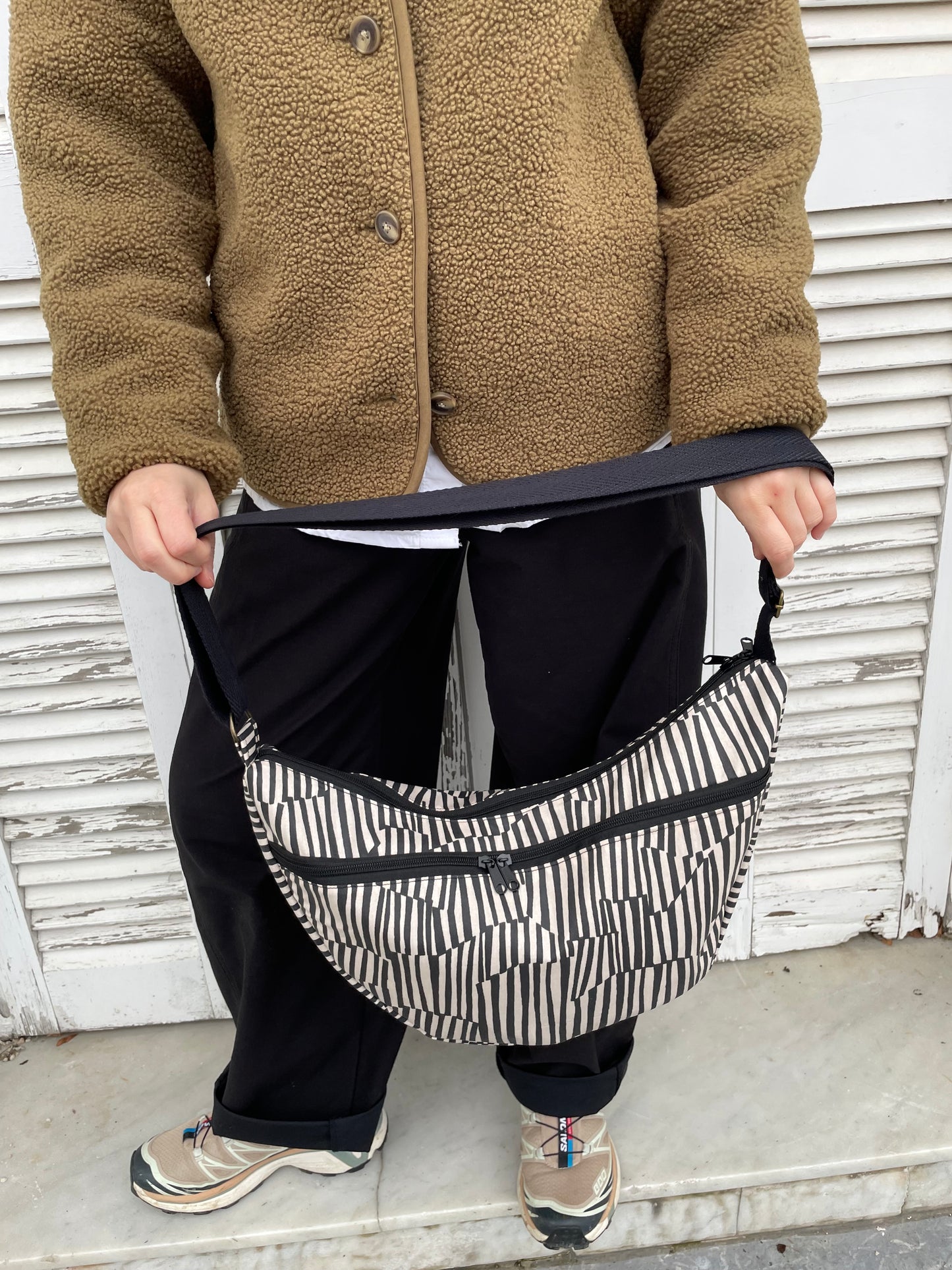 Bolso moon XL líneas negro y beige impermeable