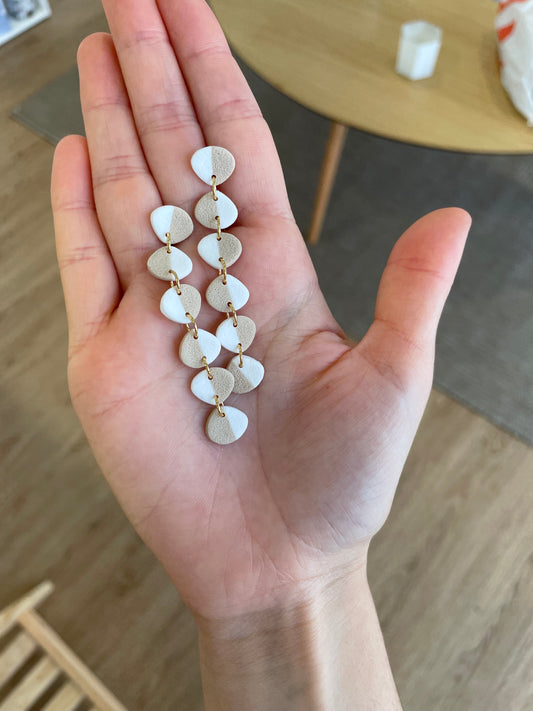 Cascada blanco y beige