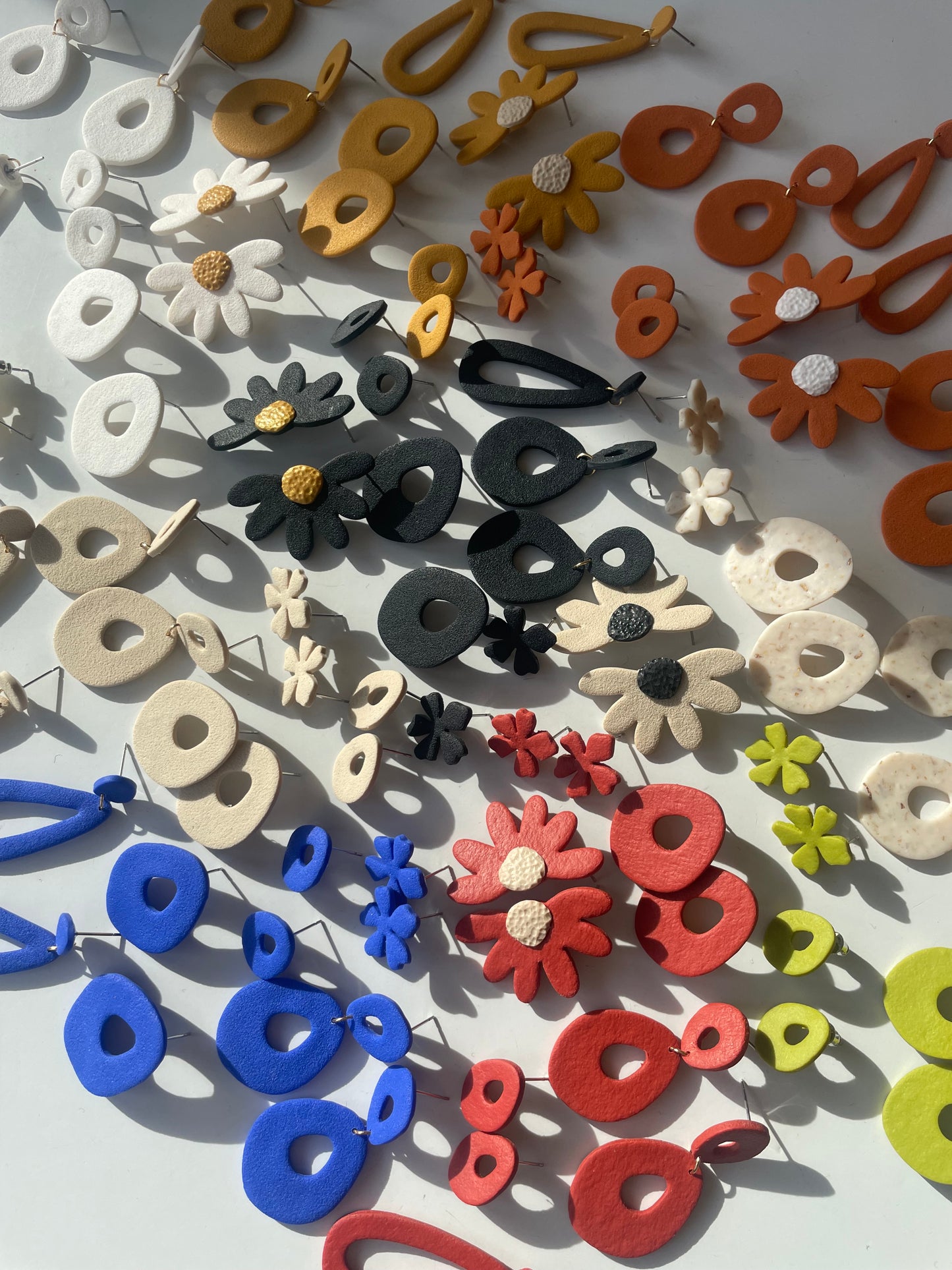 Mini lilium verde césped