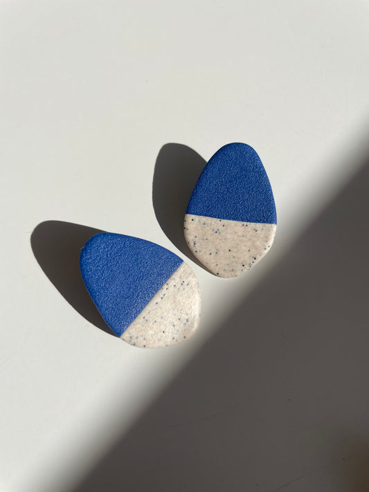 Harri azul marino-gris virutas