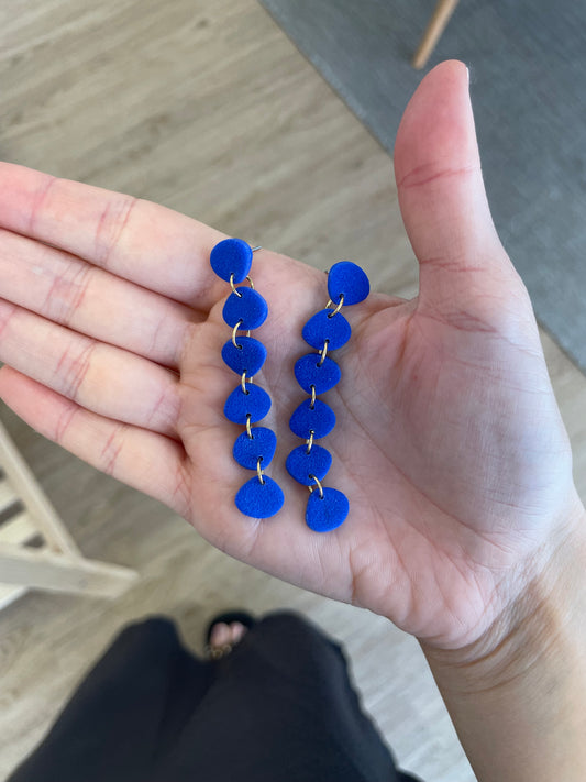 Cascada azul eléctrico