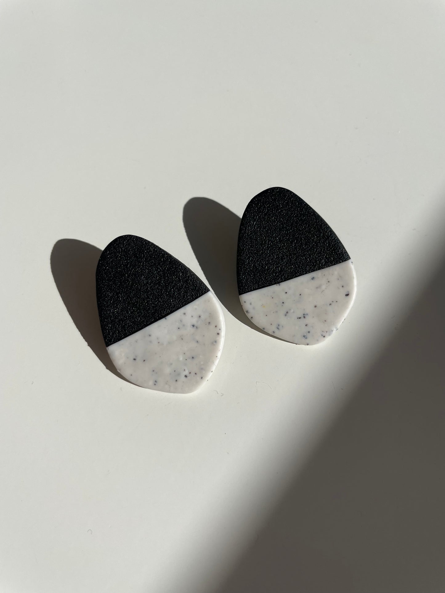 Mini harri negro-blanco virutas