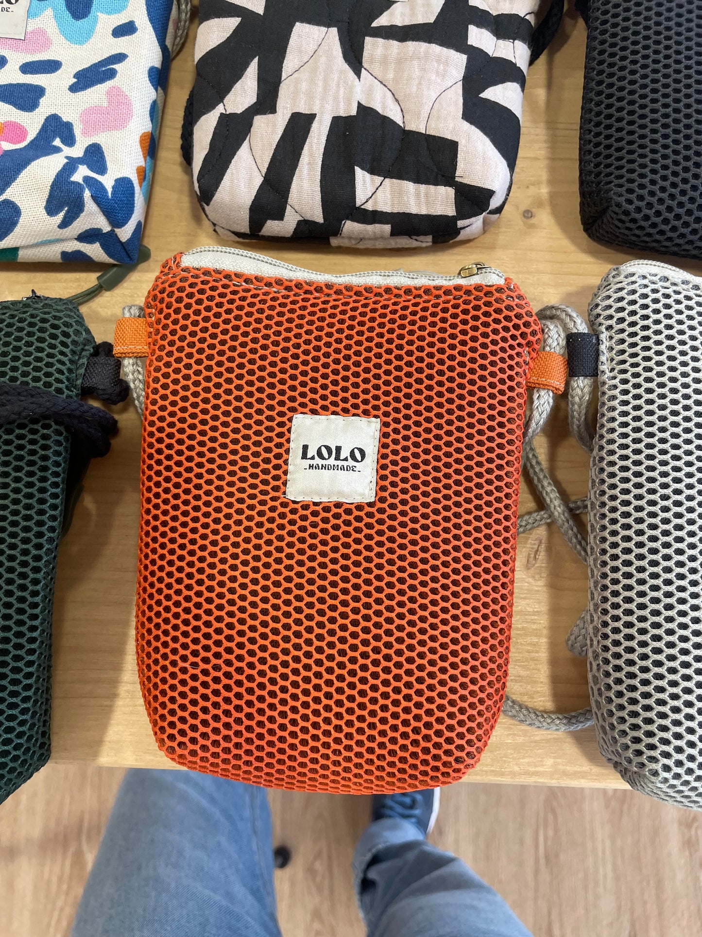Bolso porta móvil malla 3D teja