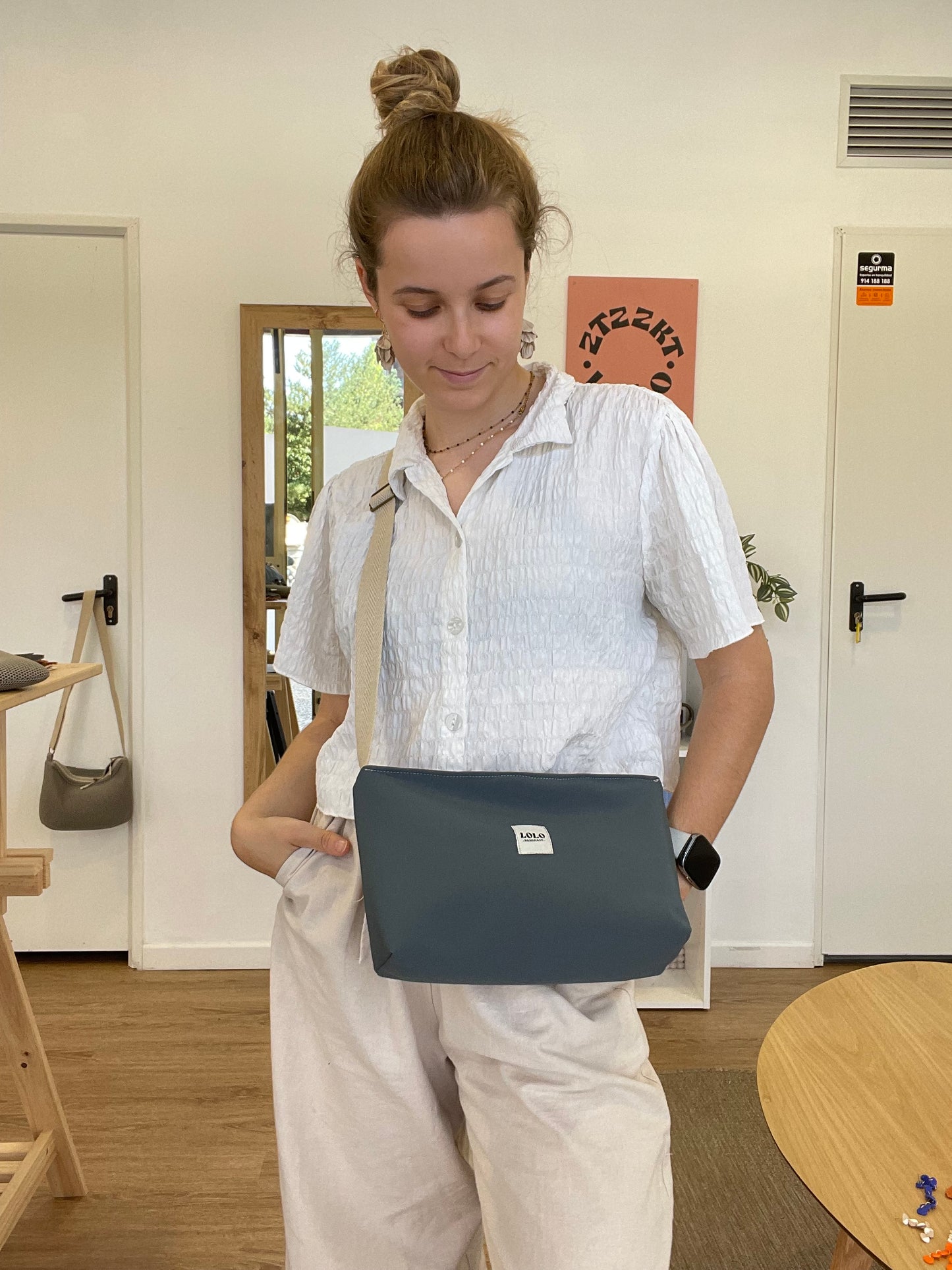 Bolso rectangular softshell azul grisaceo