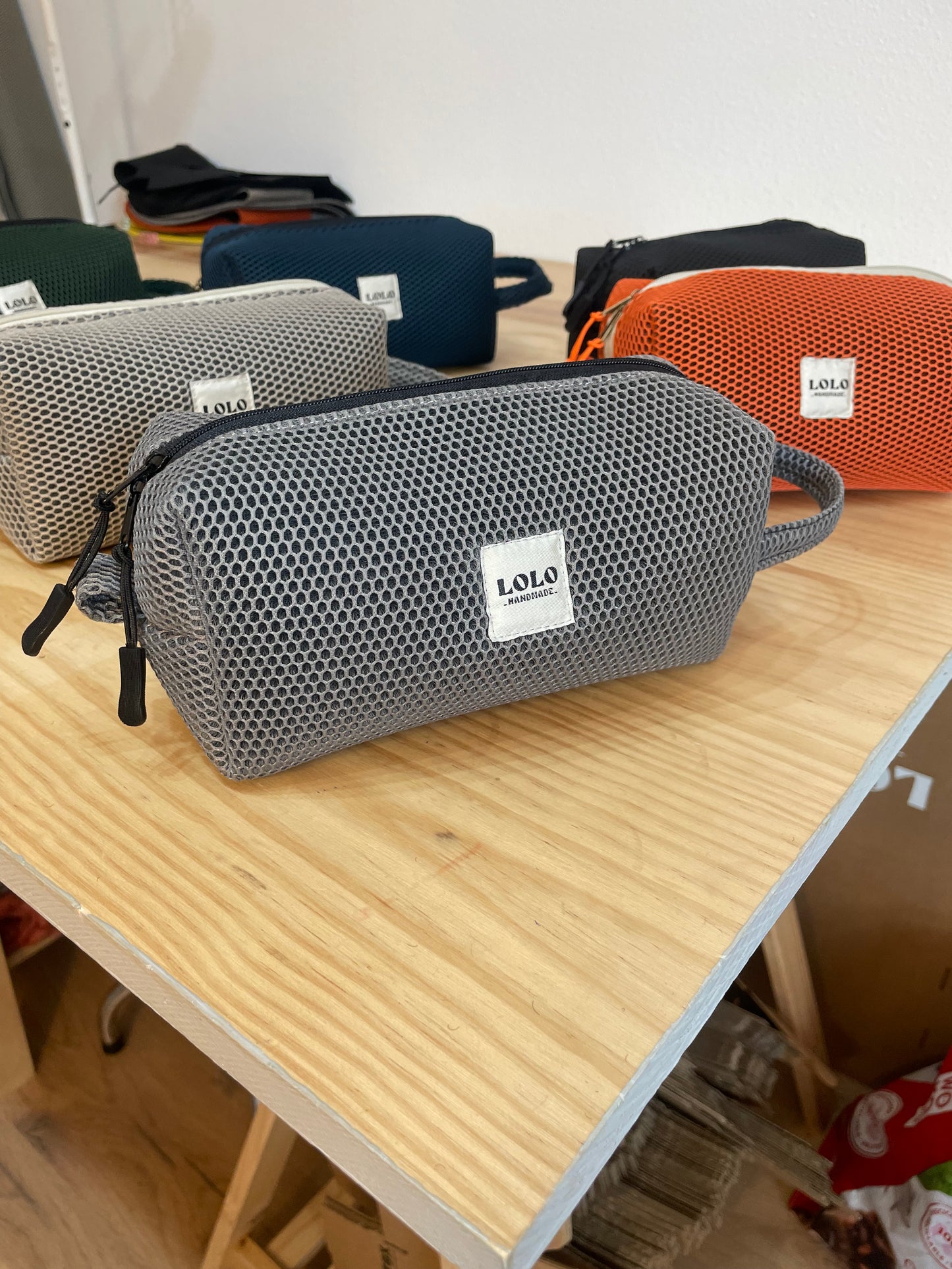 Neceser malla 3D gris