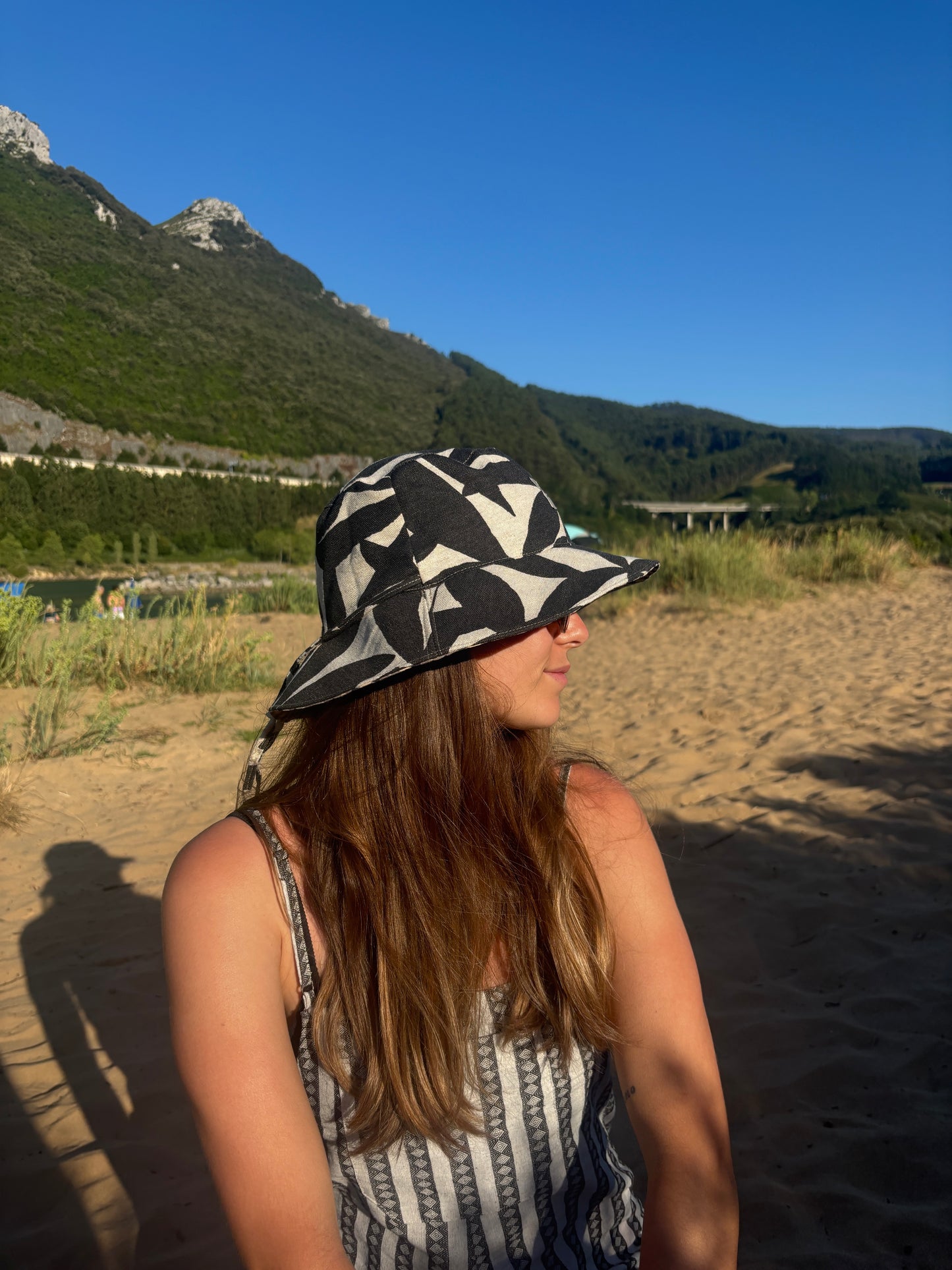 Bucket hat hojas
