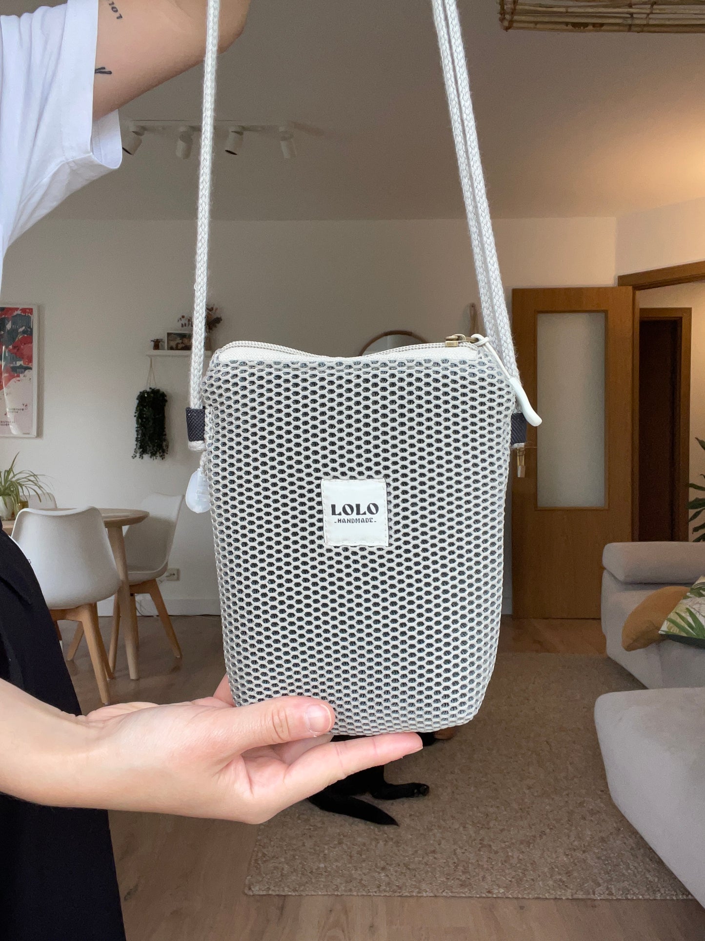 Bolso porta móvil malla 3D piedra