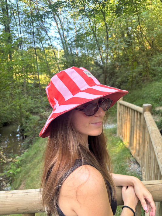 Bucket hat rayas rosa y rojo