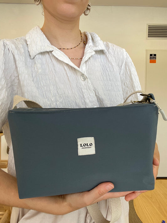 Bolso rectangular softshell azul grisaceo