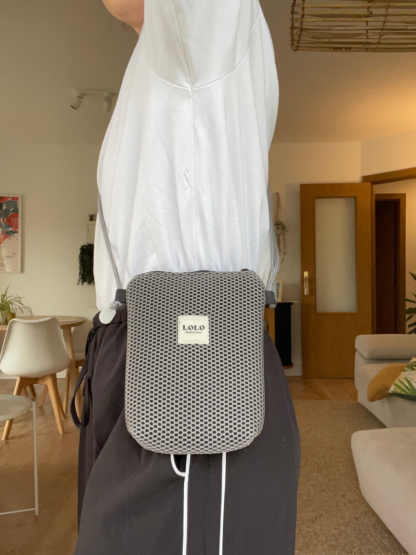 Bolso porta móvil malla 3D gris