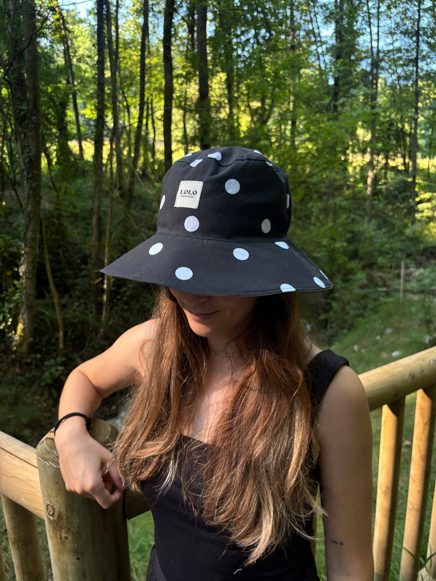 Bucket hat lunares