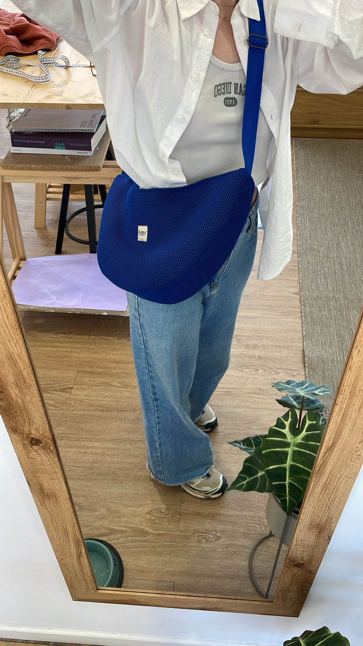 Bolso moon XL malla azul eléctrico
