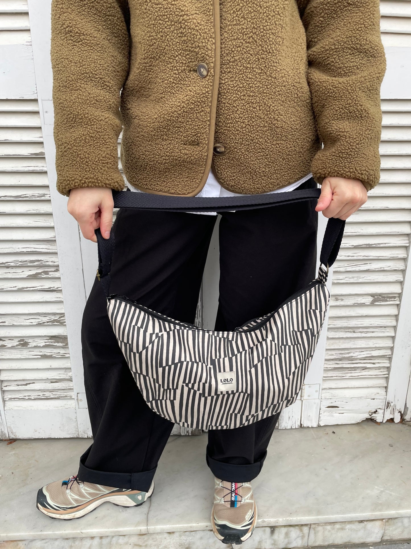 Bolso moon XL líneas negro y beige impermeable