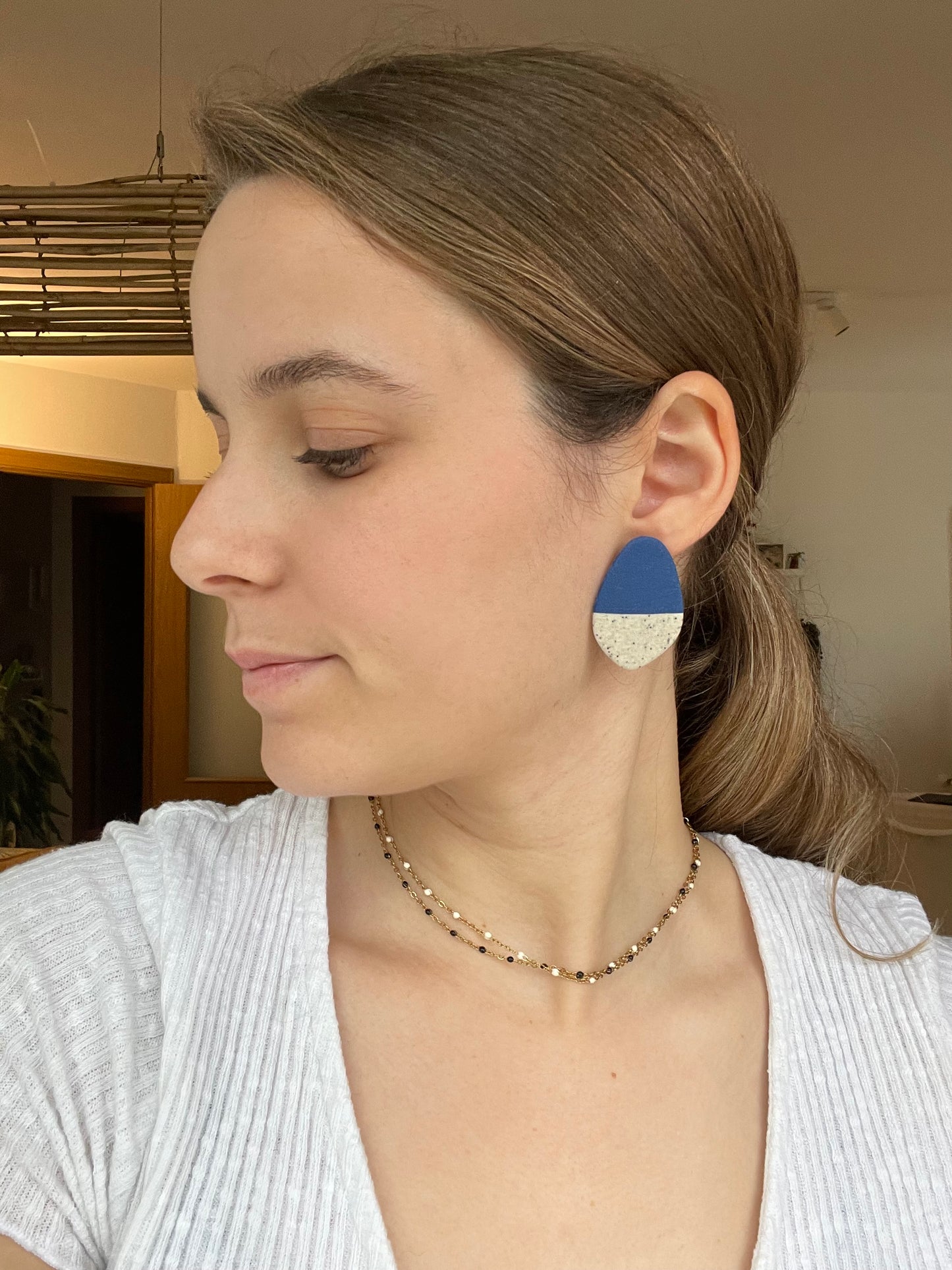 Harri azul marino-gris virutas