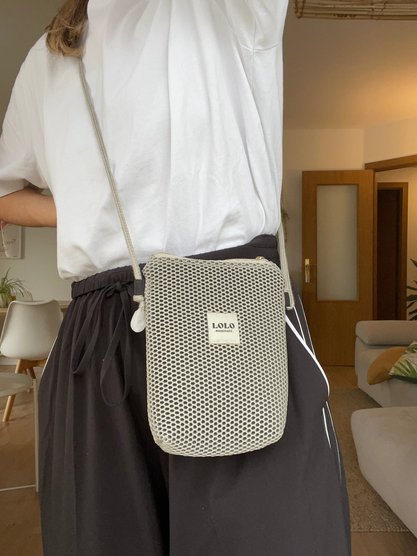 Bolso porta móvil malla 3D piedra