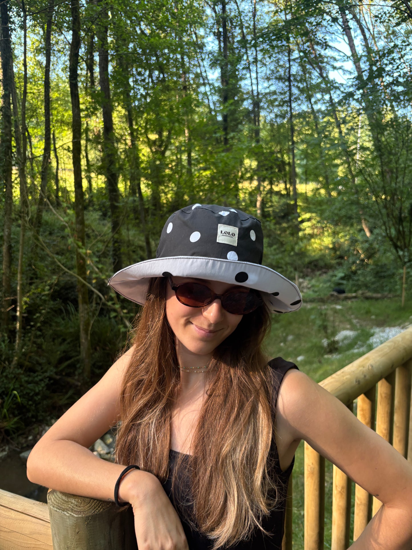 Bucket hat lunares