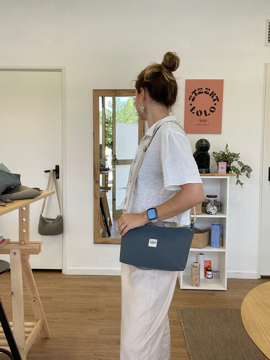 Bolso rectangular softshell azul grisaceo