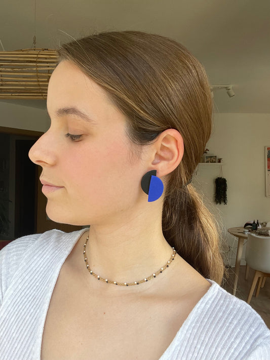 Luna azul eléctrico-negro