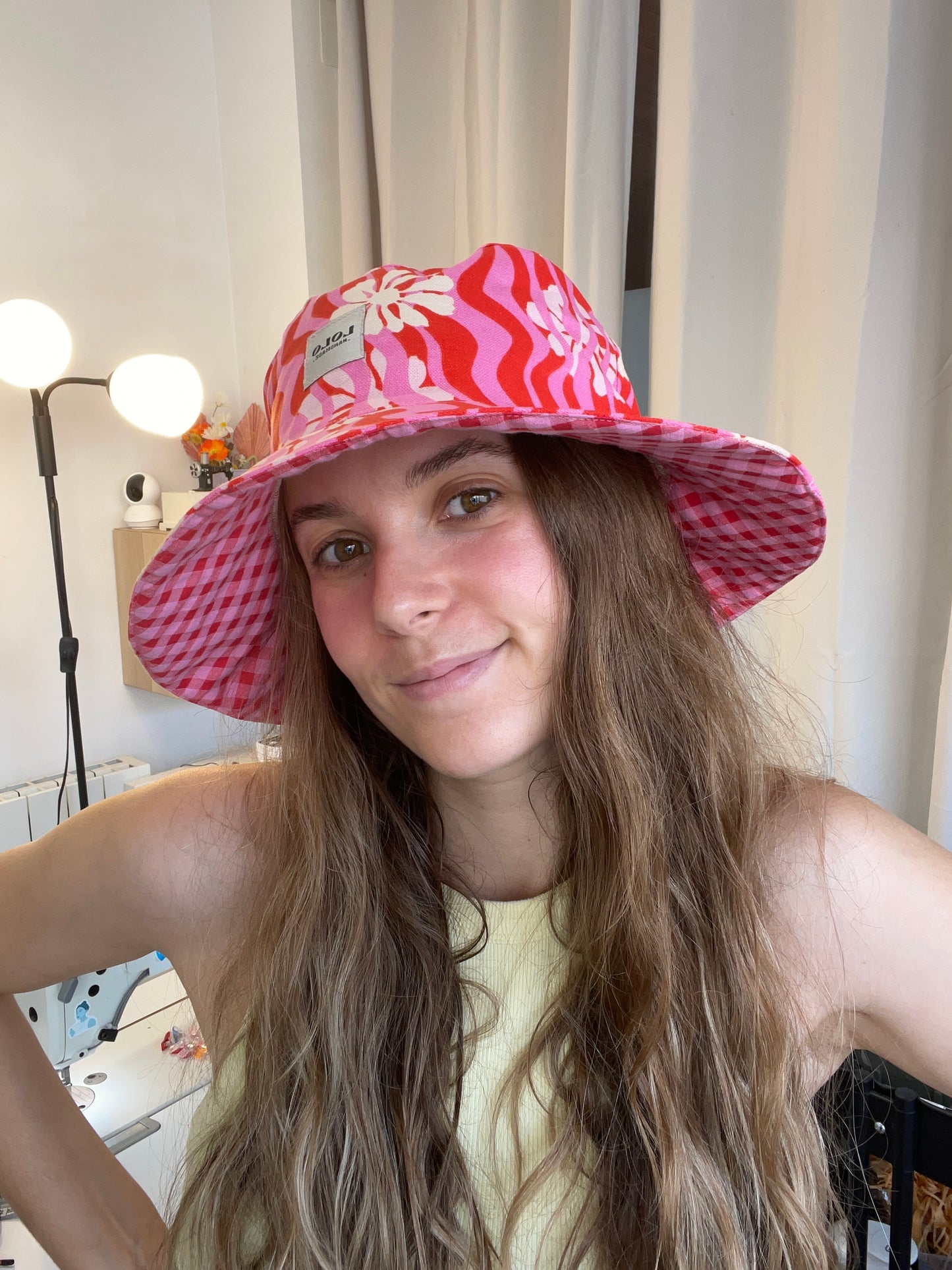 Bucket hat rayas rojo y rosa