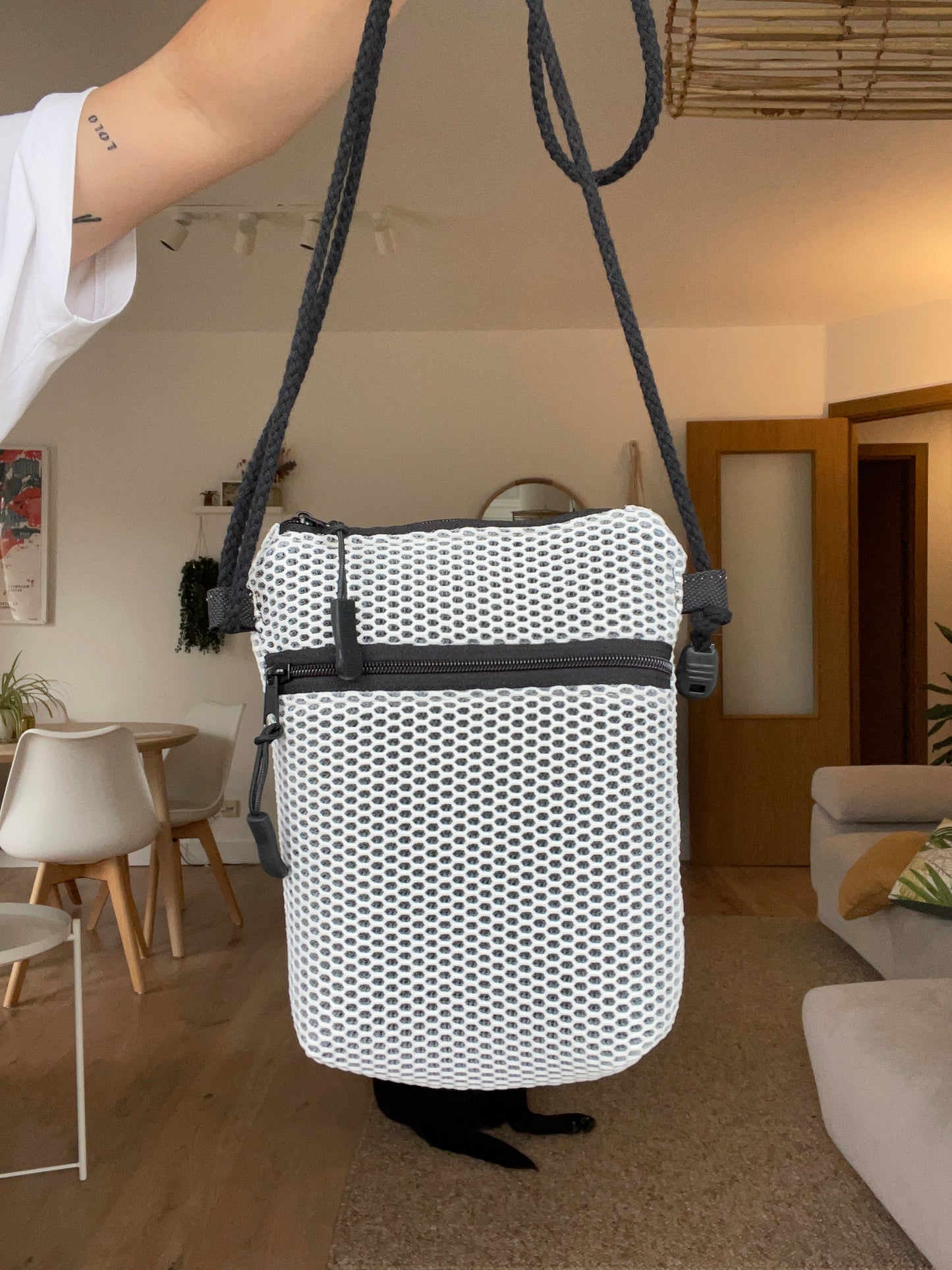 Bolso porta móvil malla 3D blanco