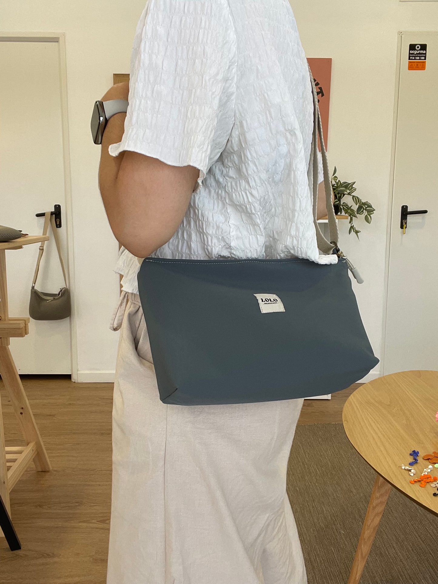 Bolso rectangular softshell azul grisaceo