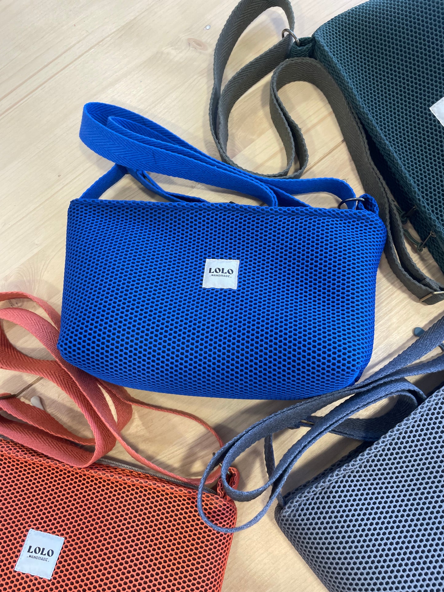 Bolso rectangular malla 3D total azul eléctrico