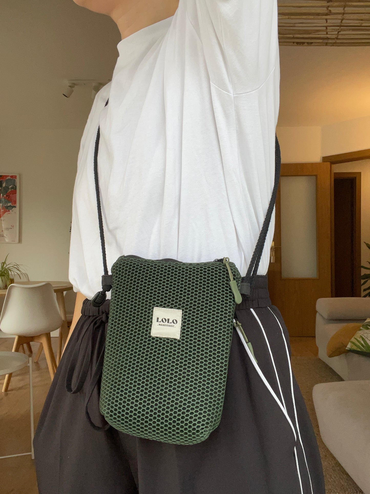 Bolso porta móvil malla 3D verde