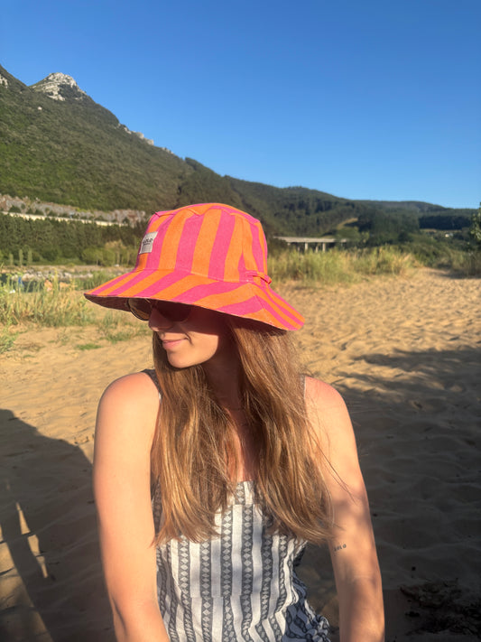 Bucket hat rayas rosa y naranja