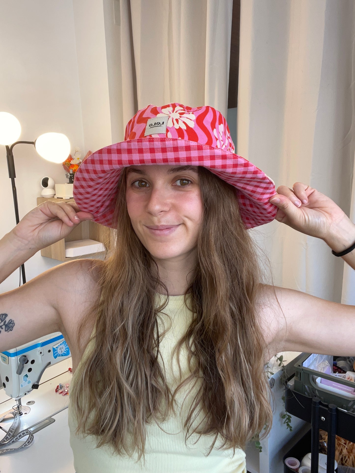 Bucket hat rayas rojo y rosa