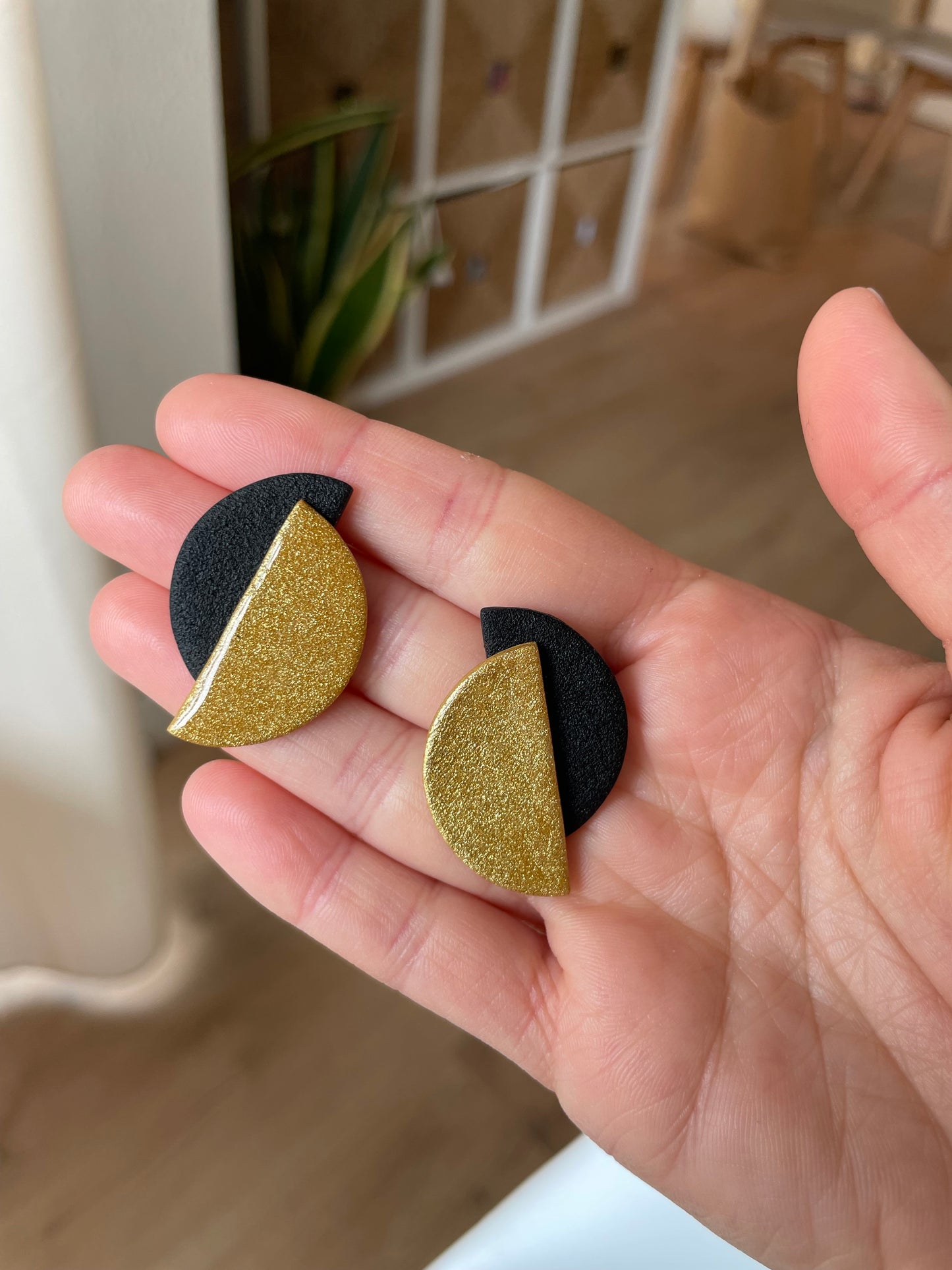Luna negro y dorado