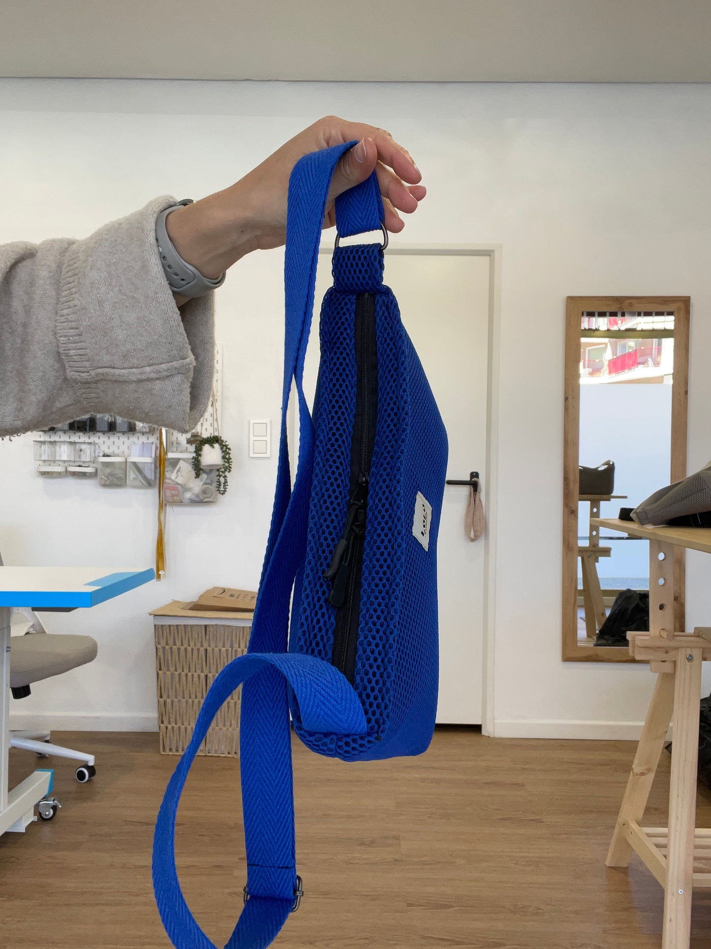 Bolso rectangular malla 3D total azul eléctrico