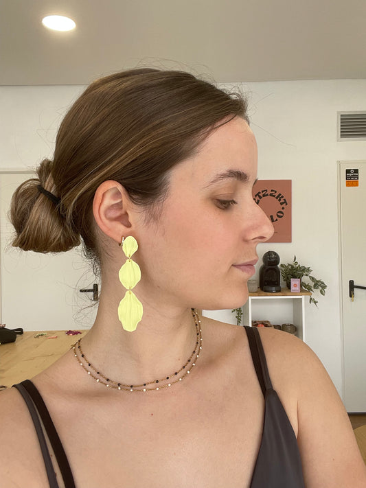 3 hojas amarillo palo