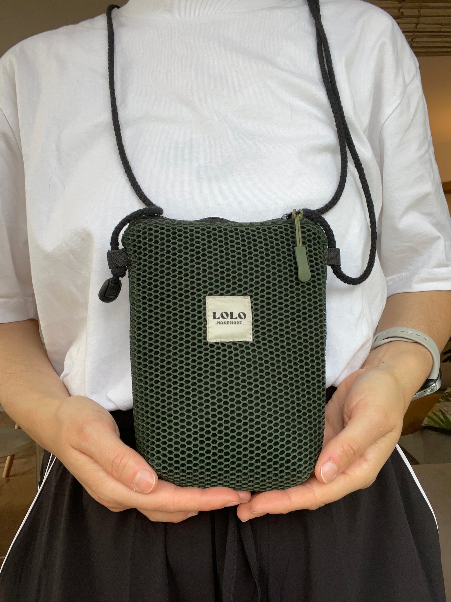 Bolso porta móvil malla 3D verde