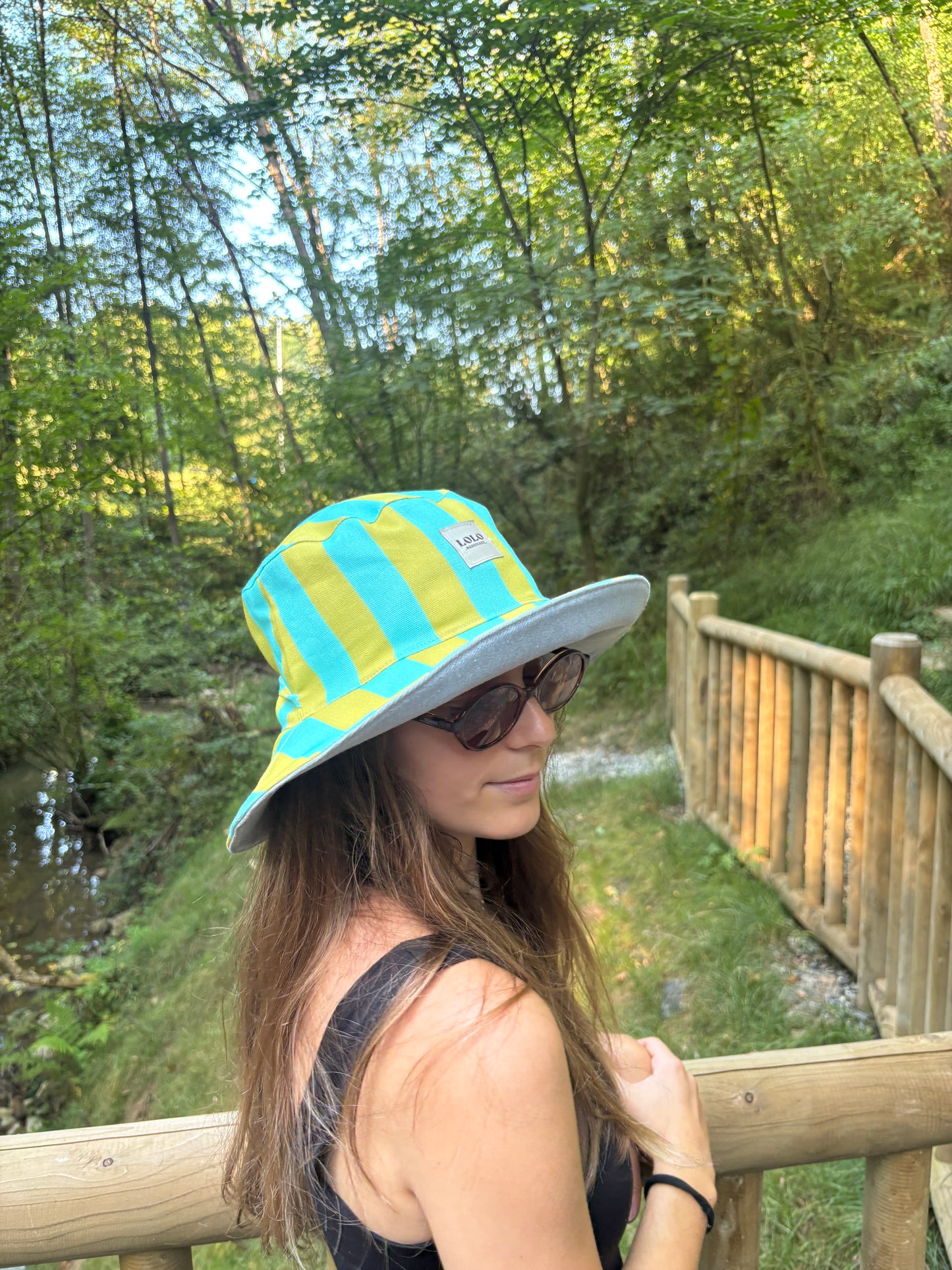 Bucket hat azul y pistacho