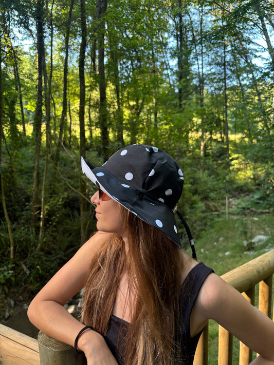 Bucket hat lunares
