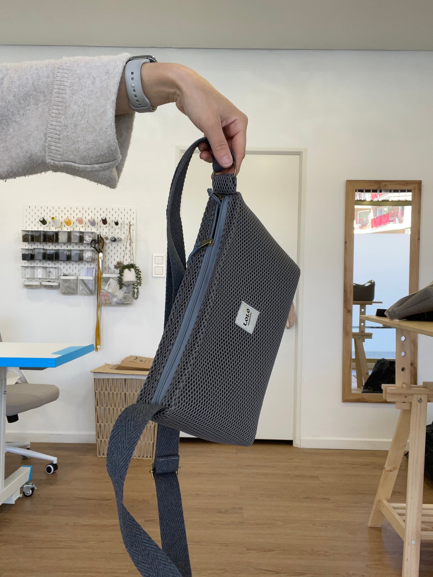 Bolso rectangular malla 3D total gris oscuro