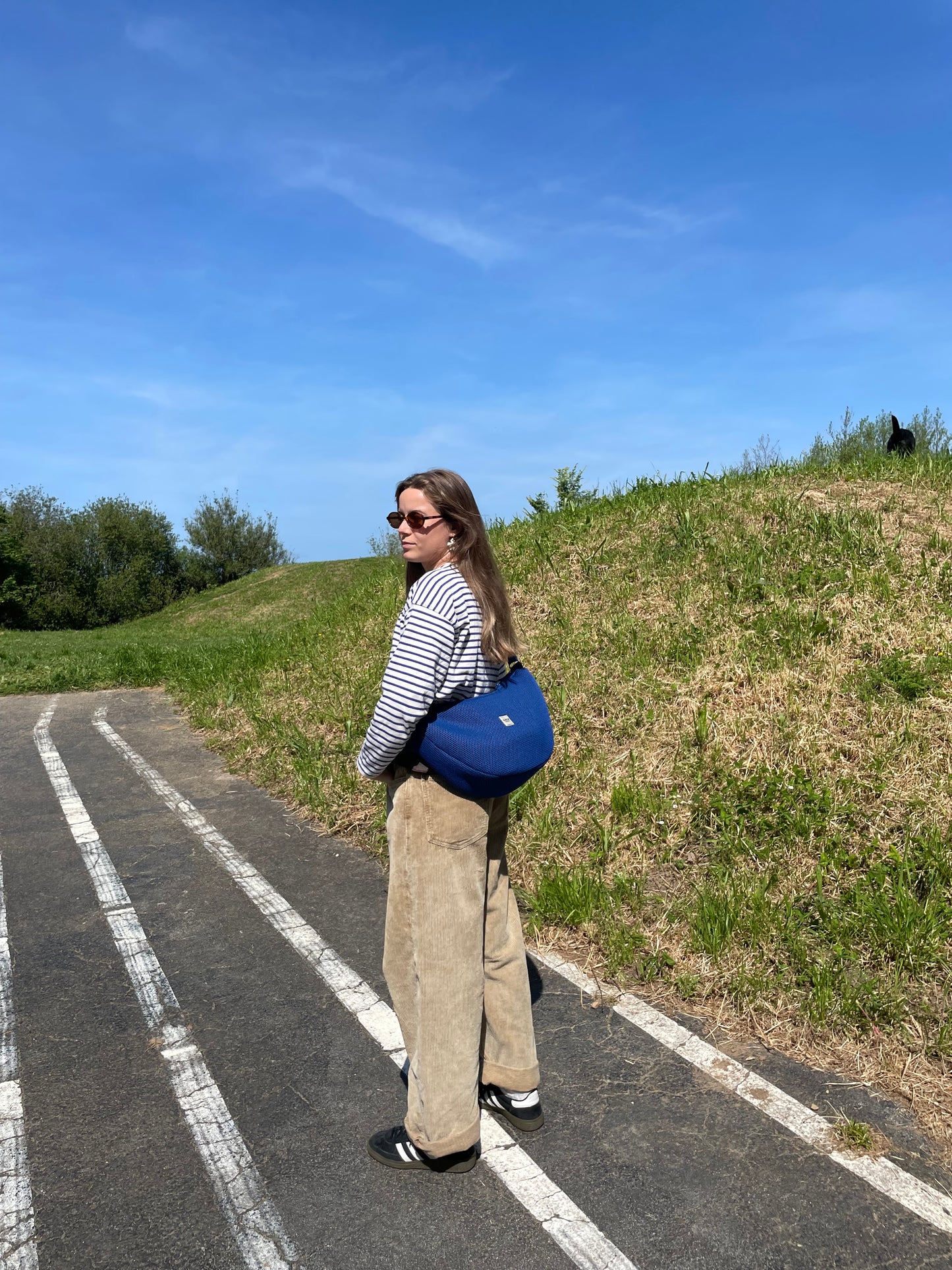 Bolso moon XL malla azul eléctrico