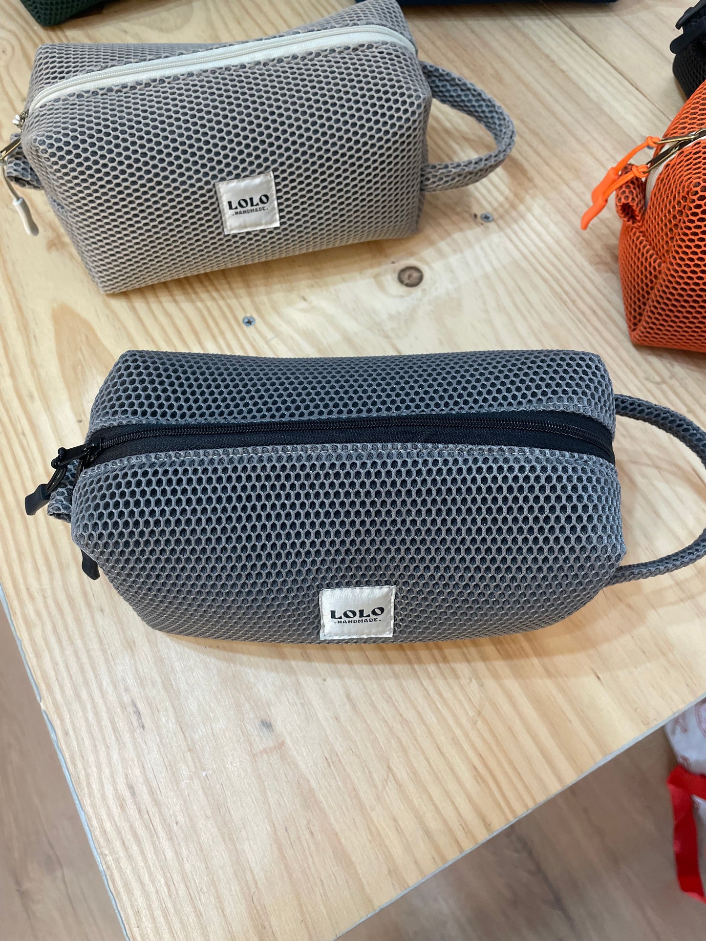 Neceser malla 3D gris