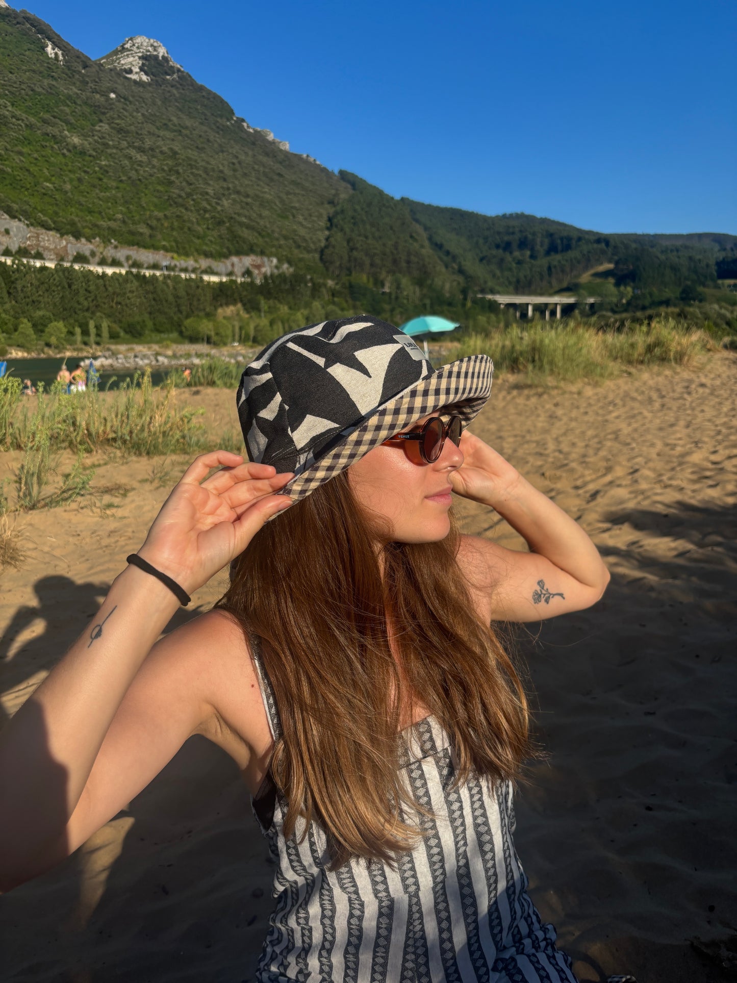 Bucket hat hojas