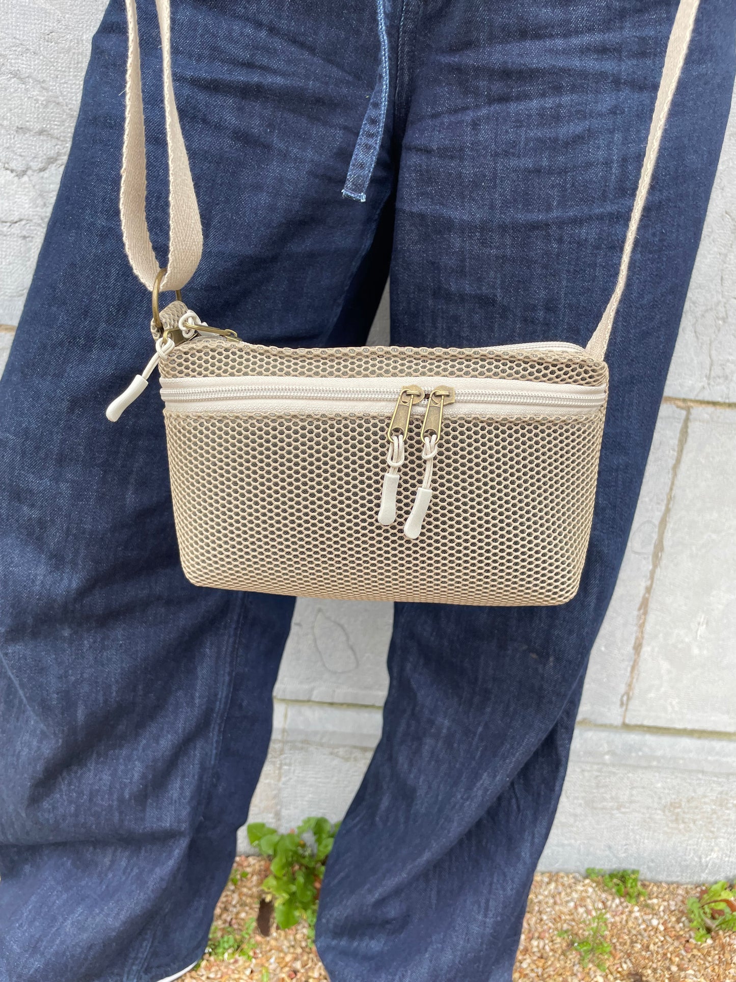 Bolso pocket malla 3D taupe