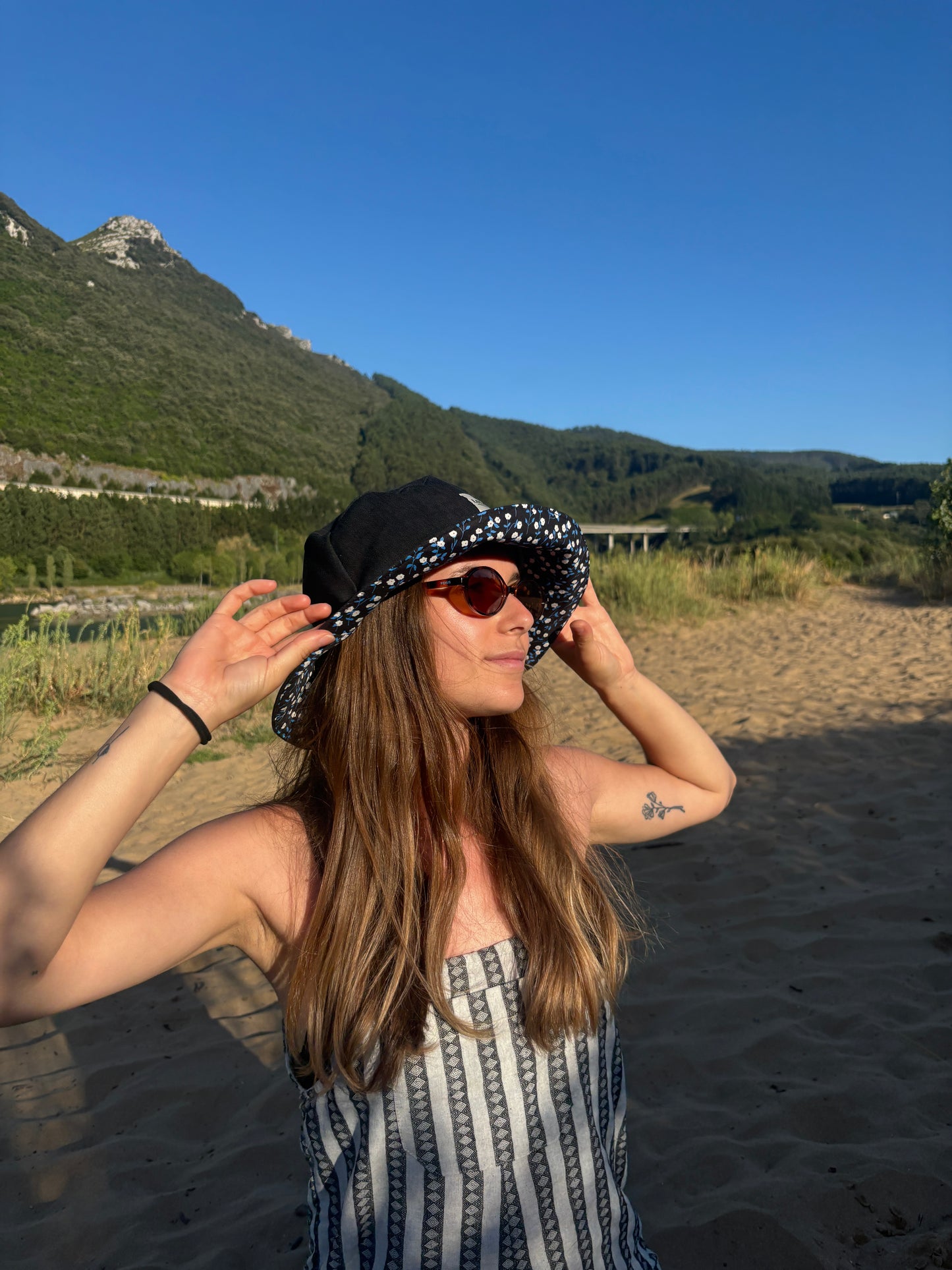 Bucket hat negro denim