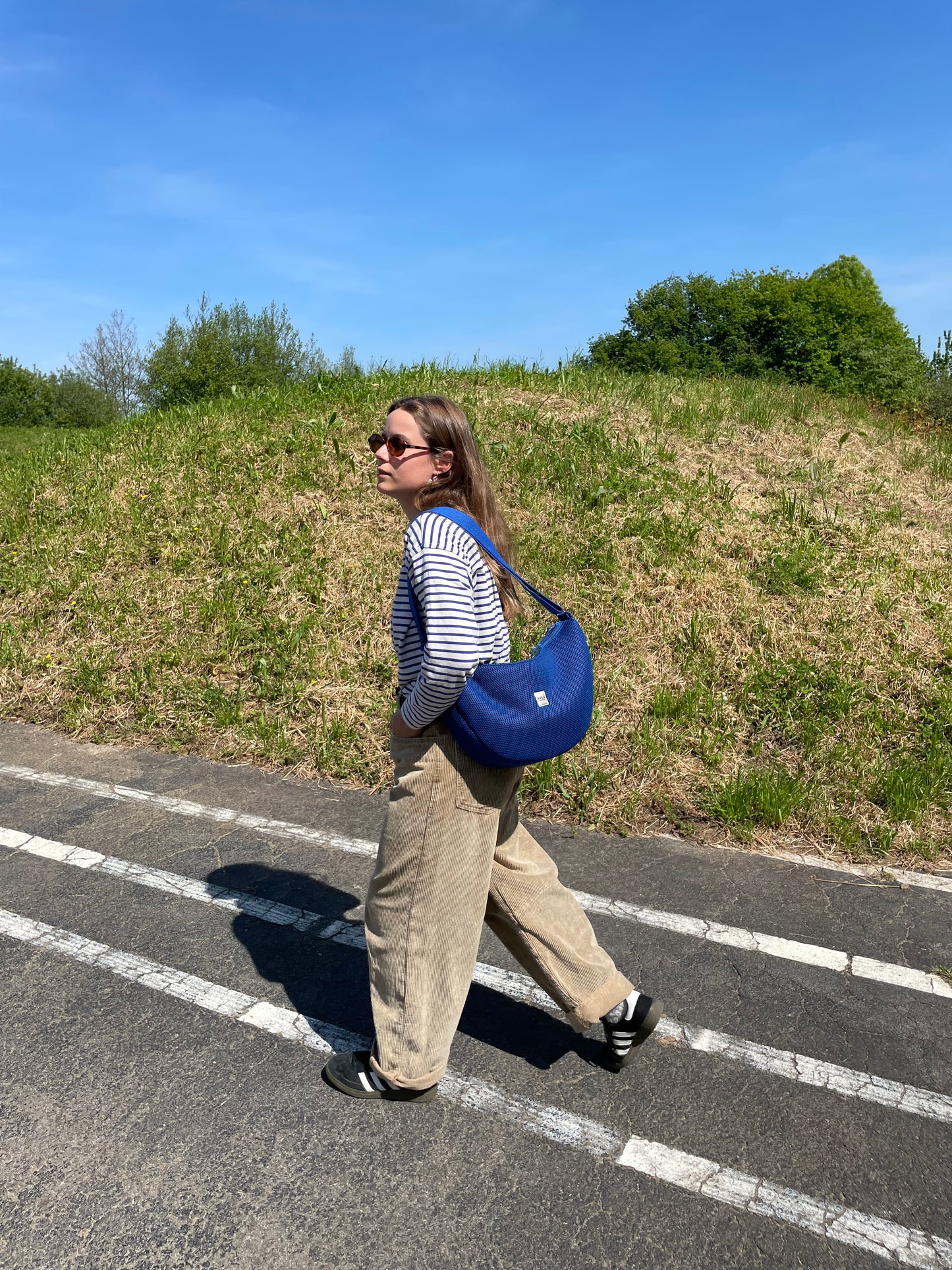 Bolso moon XL malla azul eléctrico
