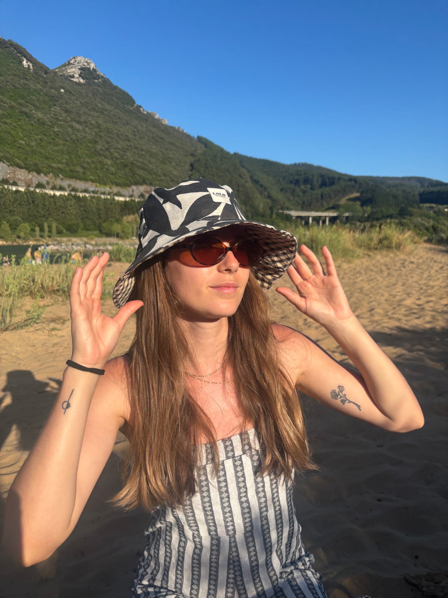 Bucket hat hojas