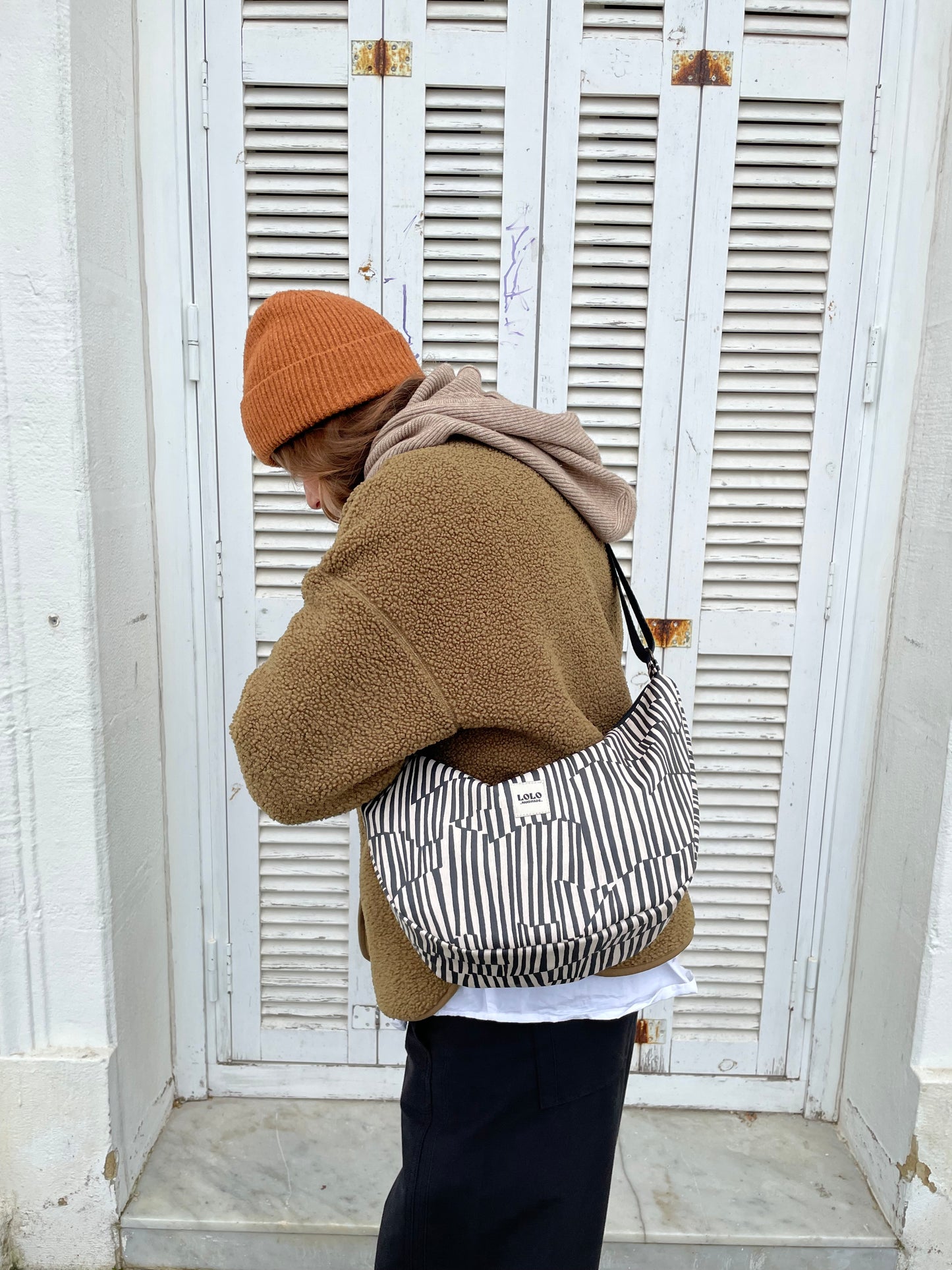 Bolso moon XL líneas negro y beige impermeable