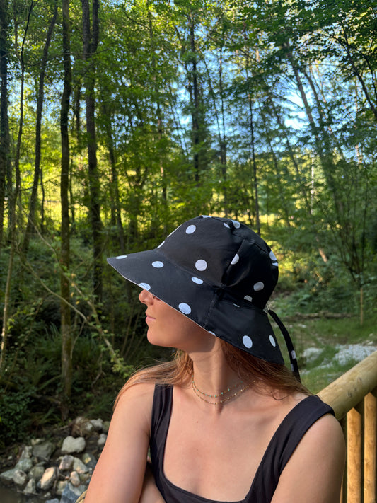 Bucket hat lunares